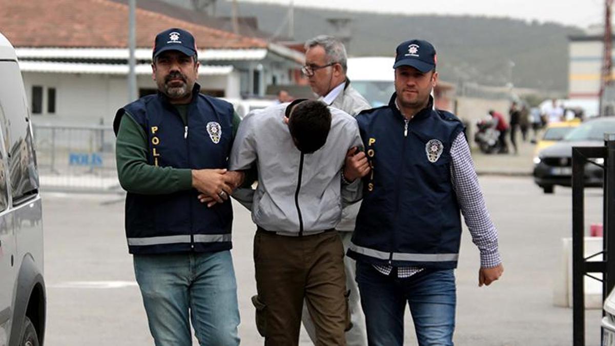 Evinin önünde çay içen kadını vurdu!