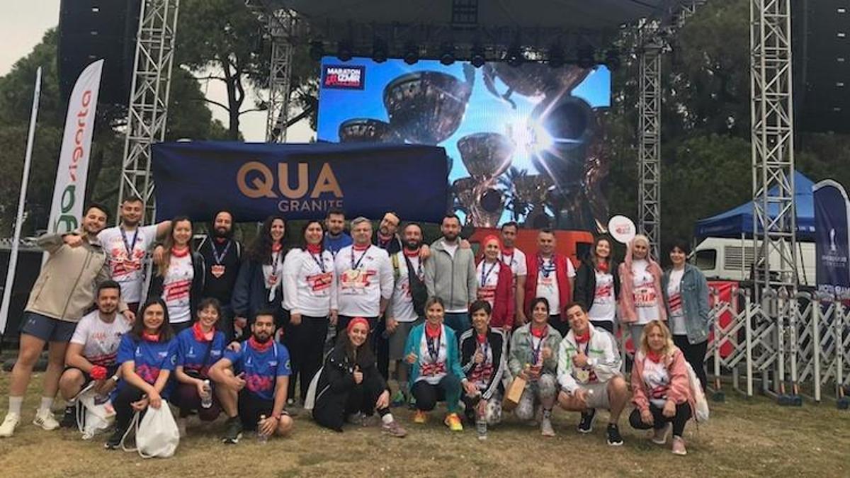QUA Granite sürdürülebilir bir dünyaya ve gençlere destek için adım attı