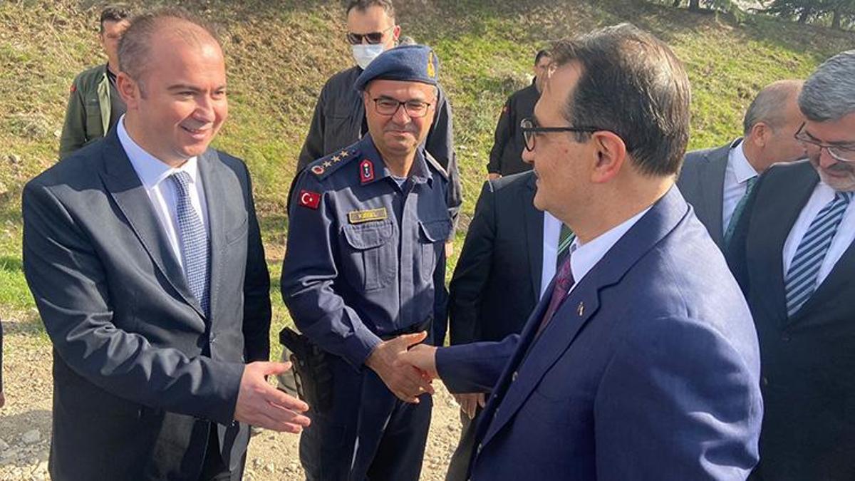 Bakan Dönmez yeni tasarlanan güneş enerji sistemini inceledi