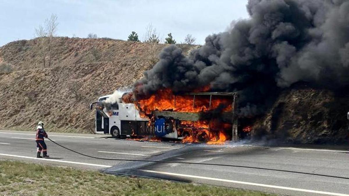Yangın faciası! Yolcu otobüsü alev alev yandı