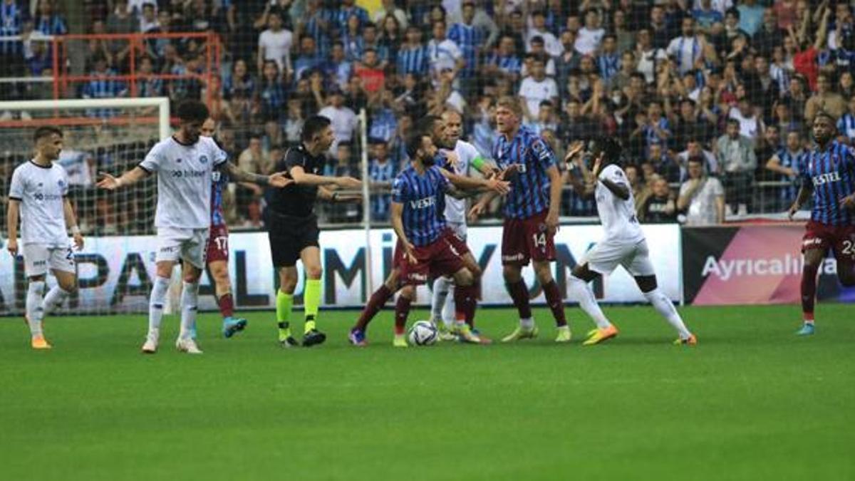 Sonunda bu da oldu! Adana Demirspor - Trabzonspor maçında sahaya bakın ne attılar?