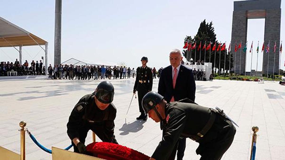Çanakkale Kara Savaşları'nın 107nci yıl dönümünde şehitler anıldı
