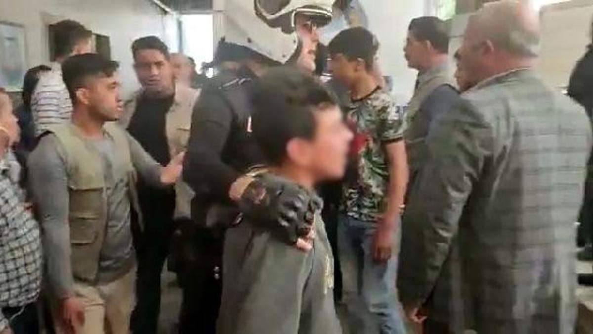 Şehri ayağa kaldıran görüntü! Çocuğu araca kilitleyince ortalık karıştı