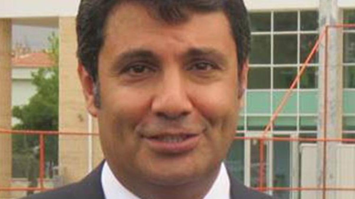 FETÖ'den aranan eski başsavcı, semt pazarında yakalanmış