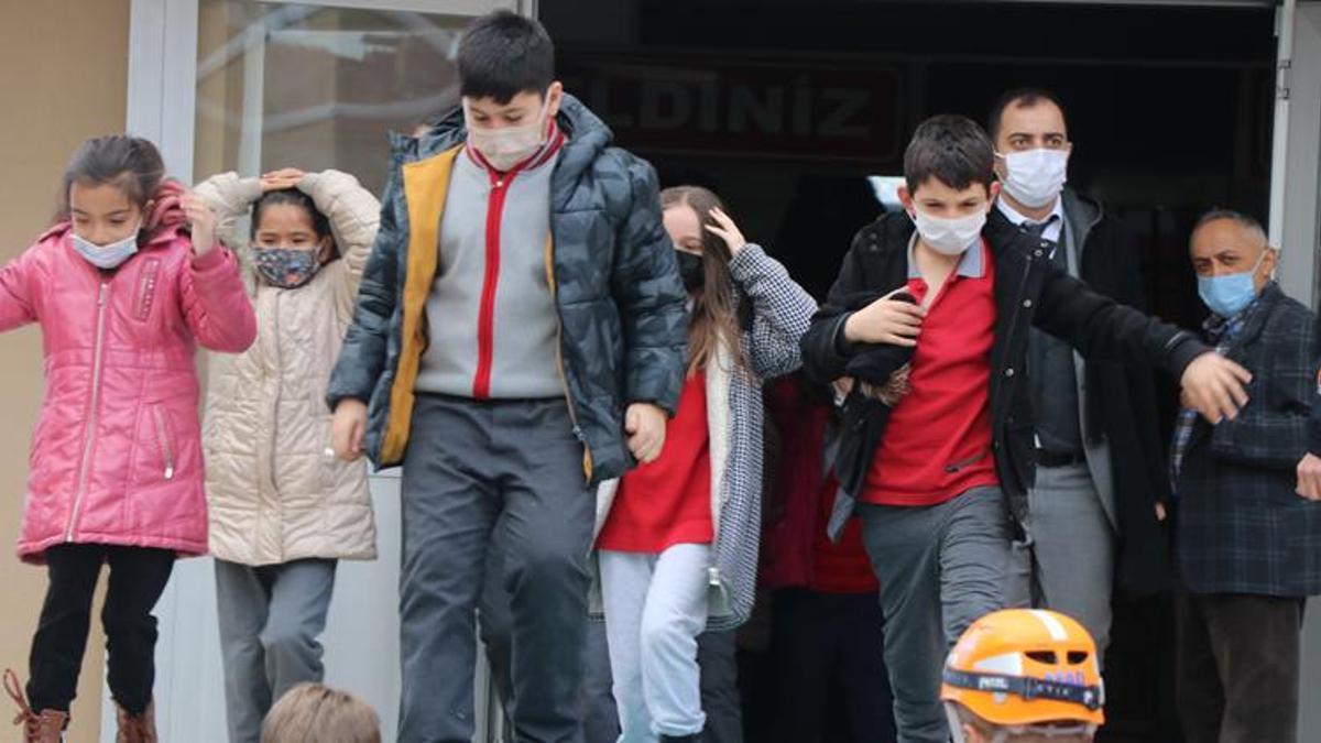 MEB'den son dakika açıklaması! Milyonlarca öğrenci ve öğretmeni ilgilendiriyor! Maske ile ilgili flaş karar! İlkokul, orta okul, lise yarından itibaren...