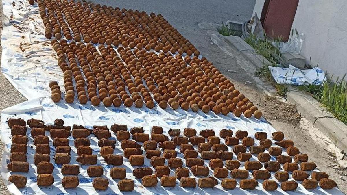 Toprağa gömülü olarak 831 adet bulundu! Yarısının içi dolu... Sırrı çözülüyor!