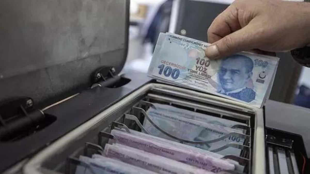 SSK, BAĞKUR, MEMUR emekli bayram ikramiyesi yattı mı? Emekli ikramiyesi ne zaman yatacak, bayram ikramiyesi saat kaçta, neye göre yatacak?