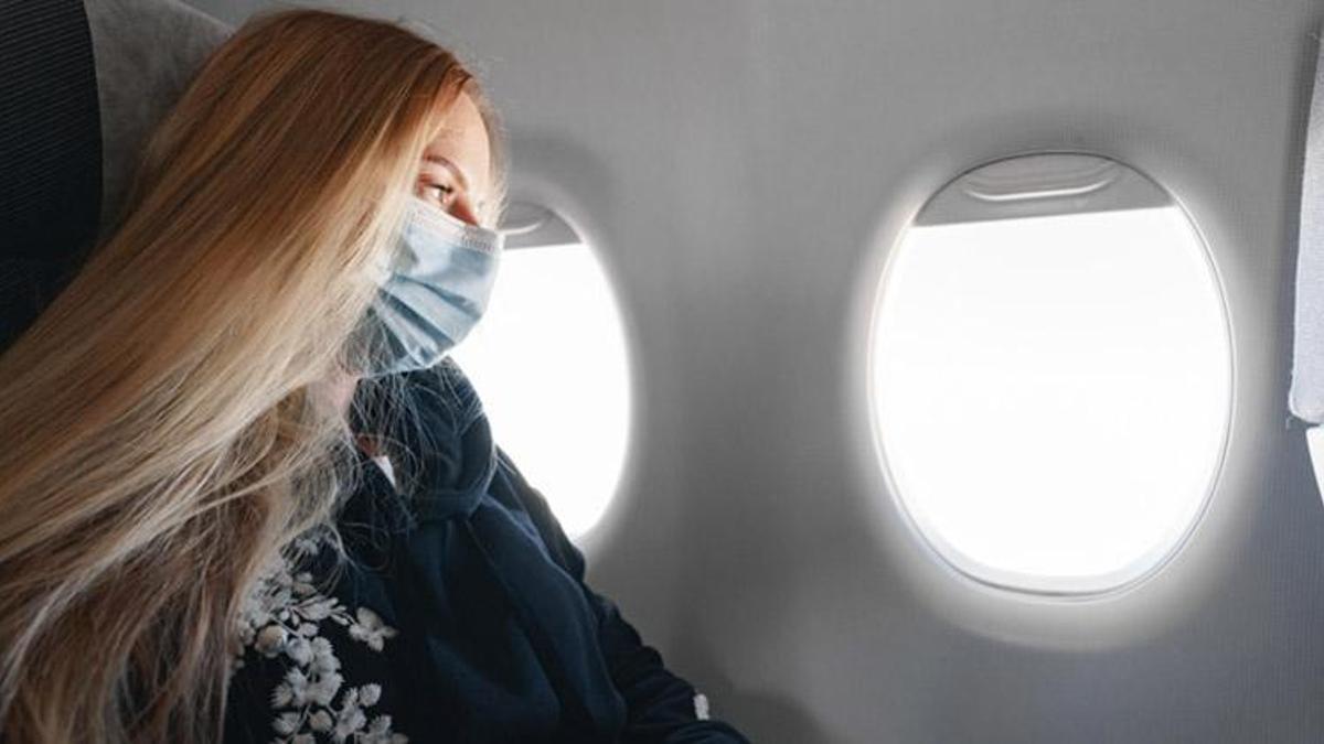 Uçakta maske kalktı mı? Uçakta maske takmak zorunlu mu?