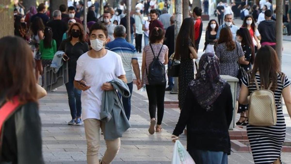 Toplu taşımada maske yasağı ne zaman kalkacak? Tarih verdi