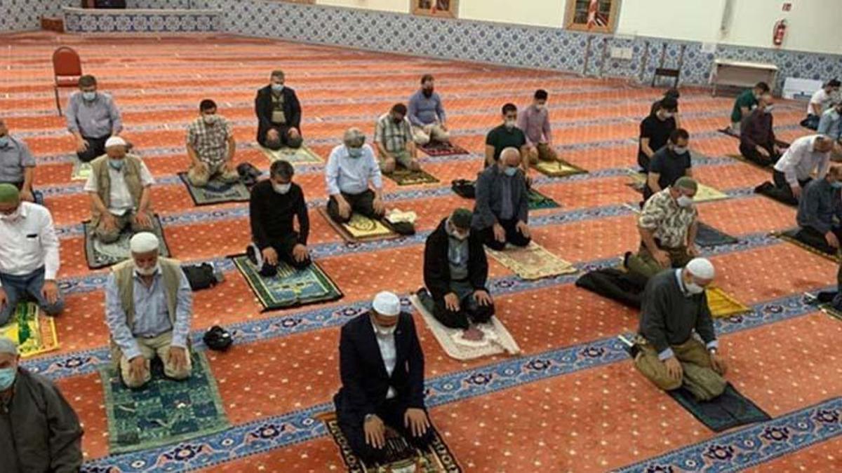 Bayram namazı saat kaçta, ne zaman, nasıl kılınır? İstanbul, Konya, Eskişehir, Elazığ, Ankara, Gaziantep, Adana ve diğer illerin Bayram namazı saati!