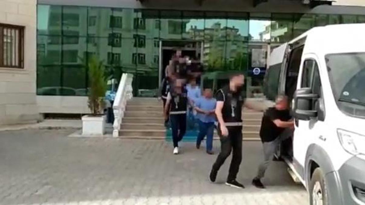 O memurlar yakalandı! 'Sahte oturum izni' operasyonu... Aralarında bakın kimler var