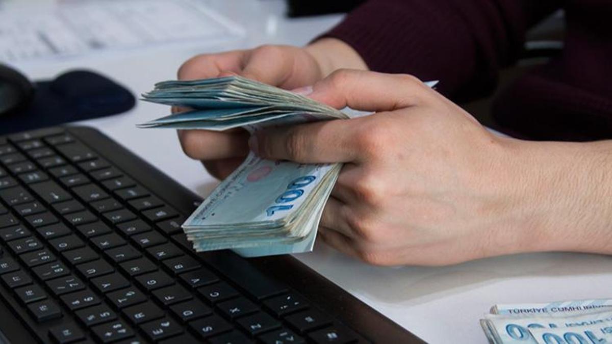 Paralar bugün banka hesaplarına yatıyor! Ödemeler öne çekildi! Emekli, işçi, çalışmayan, yaşlı, engelli, şehit yakını, gazi hepsi alacak...