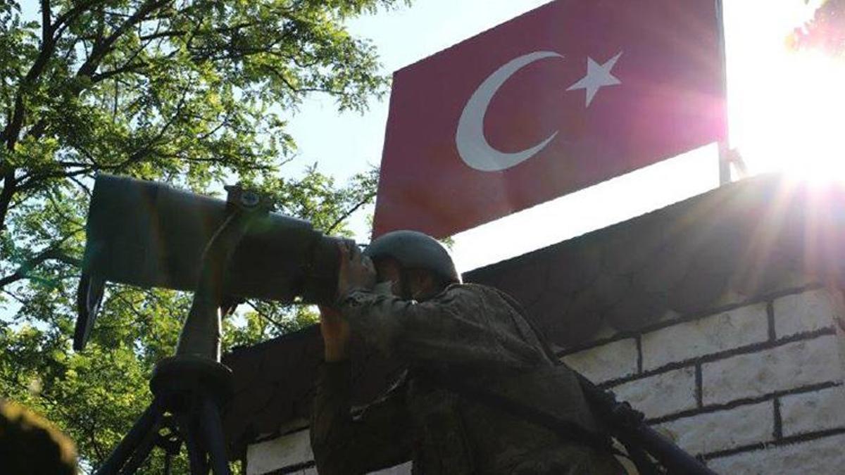 Türkiye'den Yunanistan'a yasa dışı yollarla geçmeye çalışan 2 FETÖ'cü yakalandı