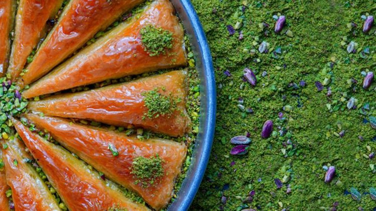 Nefis bayram tatlıları! Bayram tatlısı ne yapabilirim diyenlere hafif, kolay, sütlü ve şerbetli bayram tatlıları tarifleri ve yapılışları!