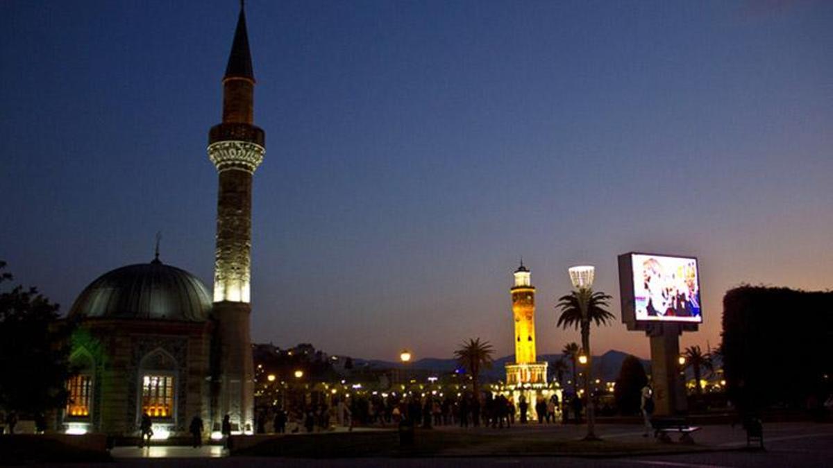 İzmir’de bayram namazı kaçta başlıyor? İzmir’de bayram namazı saati kaç? Türkiye’de bayram namazı saatleri ve İzmir’de Ramazan Bayramı namazı saati!