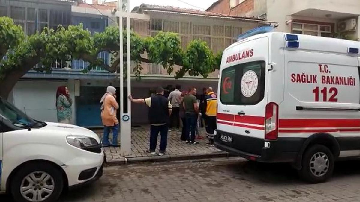 Bayramlaşmaya gelen kızı ve damadı tarafından ölü bulundu