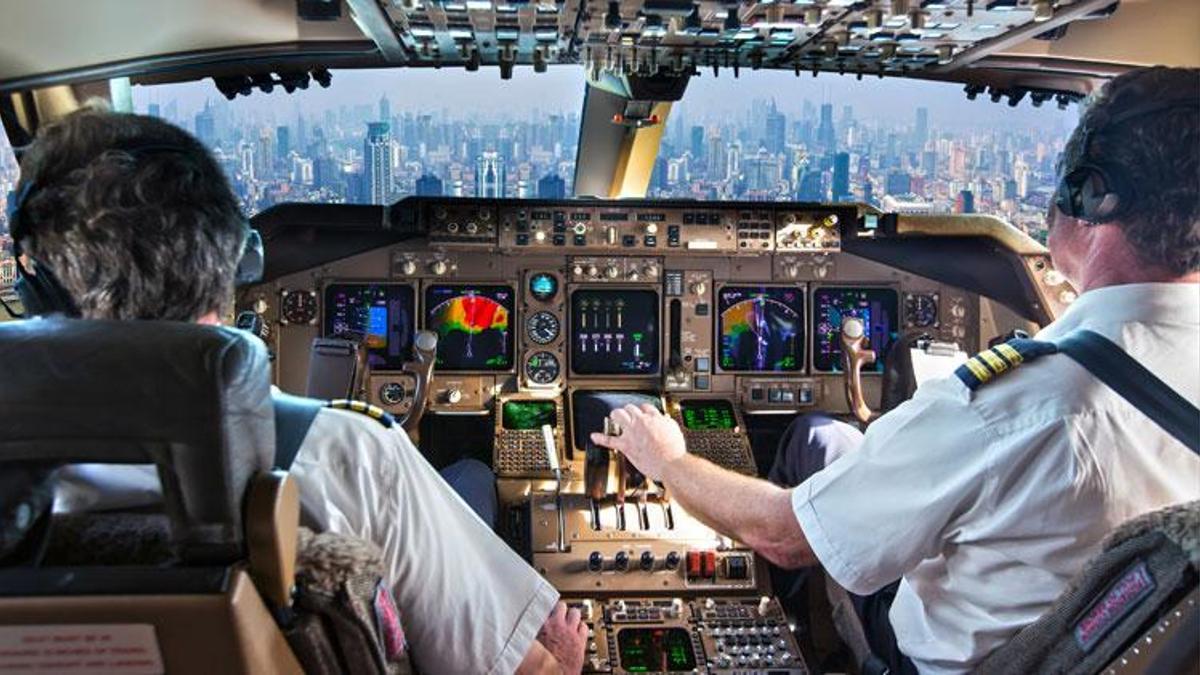 İkinci pilot havadayken itiraf etti kokpit buz kesti! 300 yolculu uçak geri döndü...