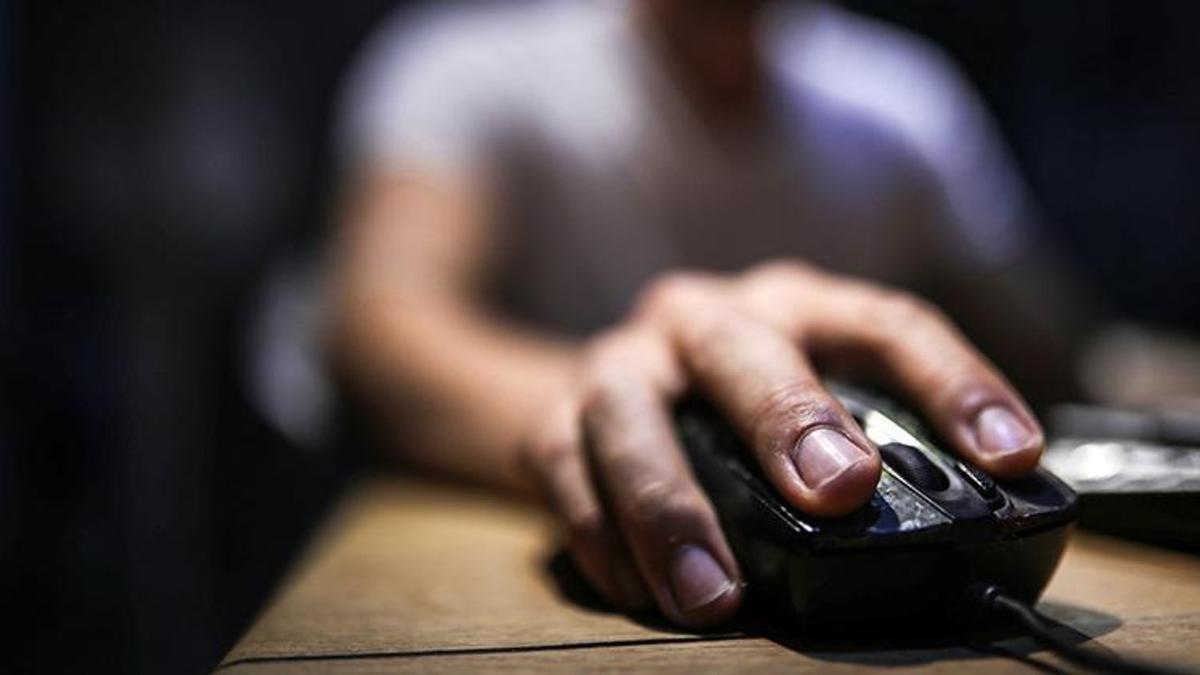 Müstehcen sitelerde telefon numarasını paylaştılar! Akılalmaz araç tuzağı...