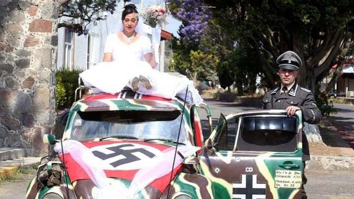 Meksika'daki nazi temalı düğüne büyük tepki! Gamalı haçlar, Nazi SS subaylarının üniformaları, Hitler menüsü...