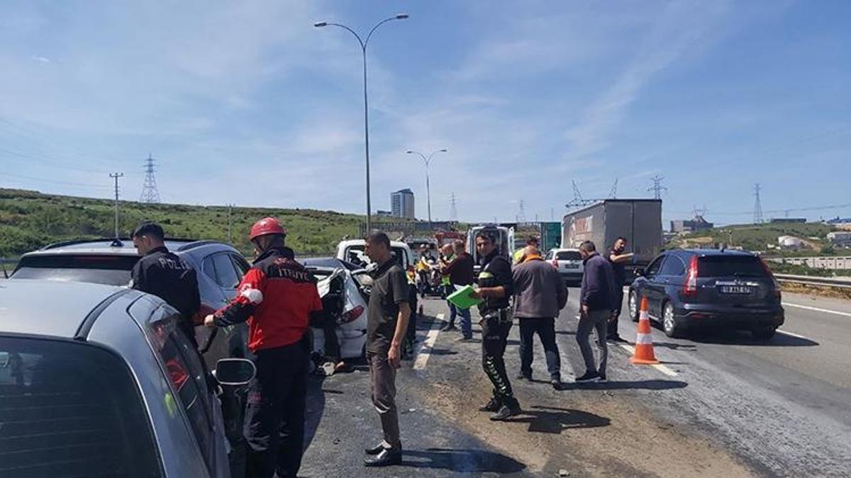 Feci kaza! 6 araç birbirine girdi