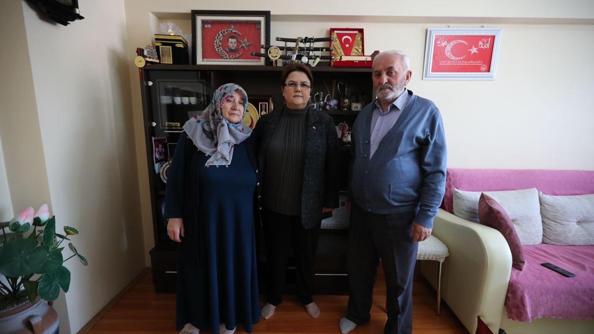 Bakan Yanık, şehit Özgür Gençer'in annesini ziyaret etti