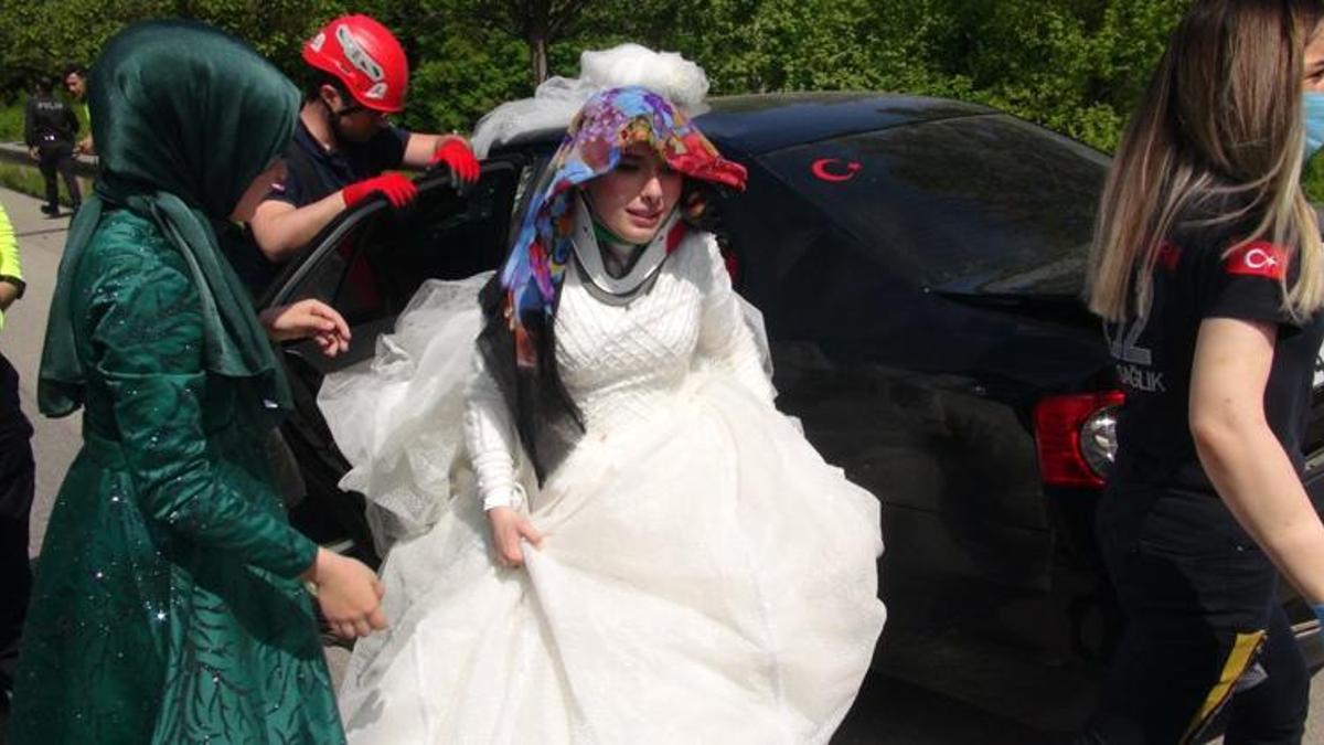 Gelin ve damat fotoğraf çekimine giderken kaza yaptı: 4 yaralı