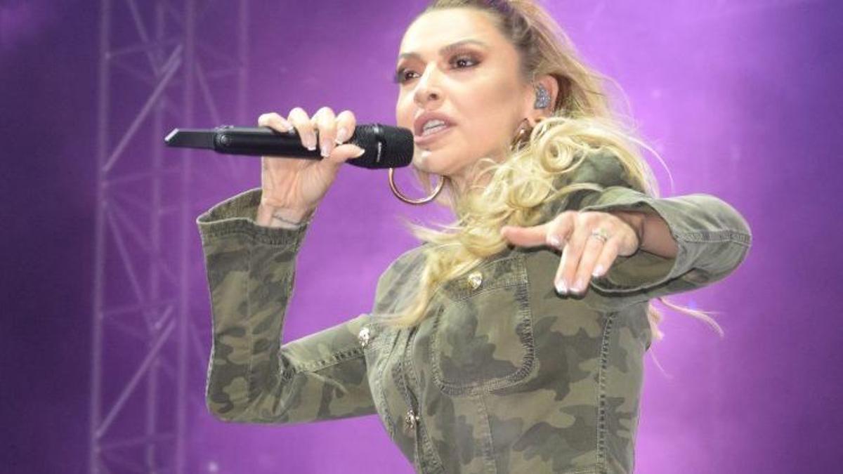 Hadise Domates Kraliçesi seçildi