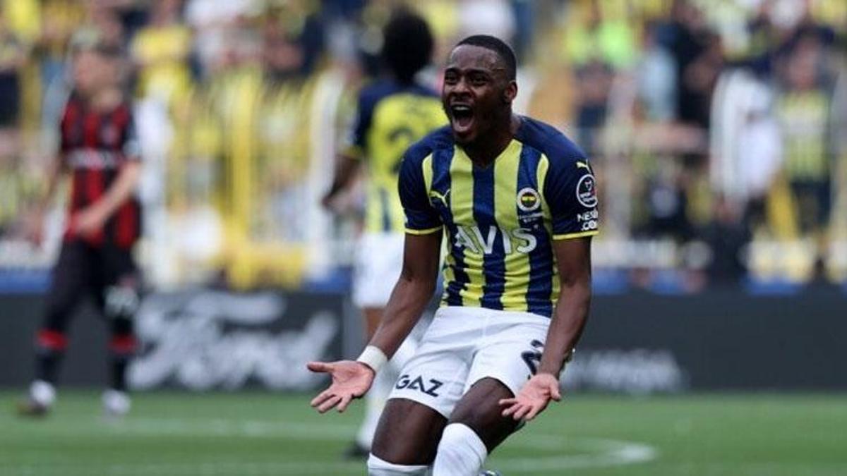Osayi Samuel ortada pozisyon yokken sarı gördü ligi 1 hafta erken kapattı