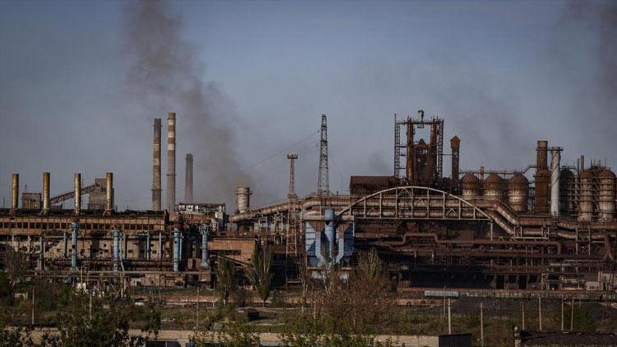Rusya’nın Azovstal fabrikasına fosfor bombası ile saldırı düzenlediği iddia edildi