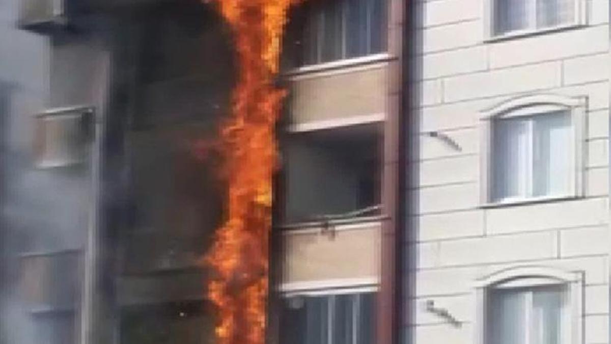 Esenyurt’ta kebapçının bacasında çıkan yangın çatıyı sardı