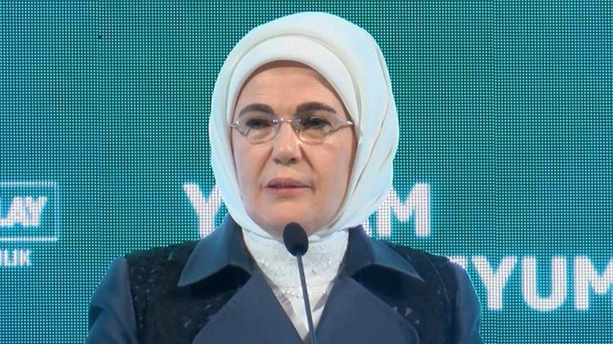 Emine Erdoğan'dan koruyucu ailelere anlamlı mesajı
