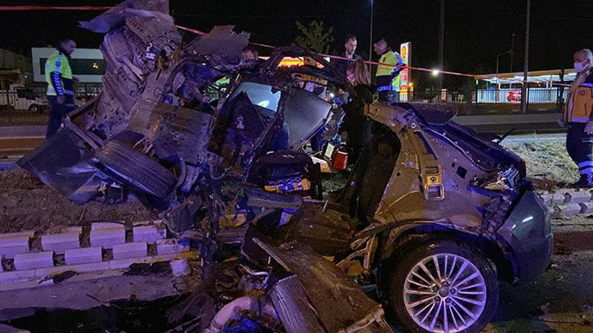 Ağaca çarparak parçalanan otomobilin sürücüsü astsubay hayatını kaybetti!