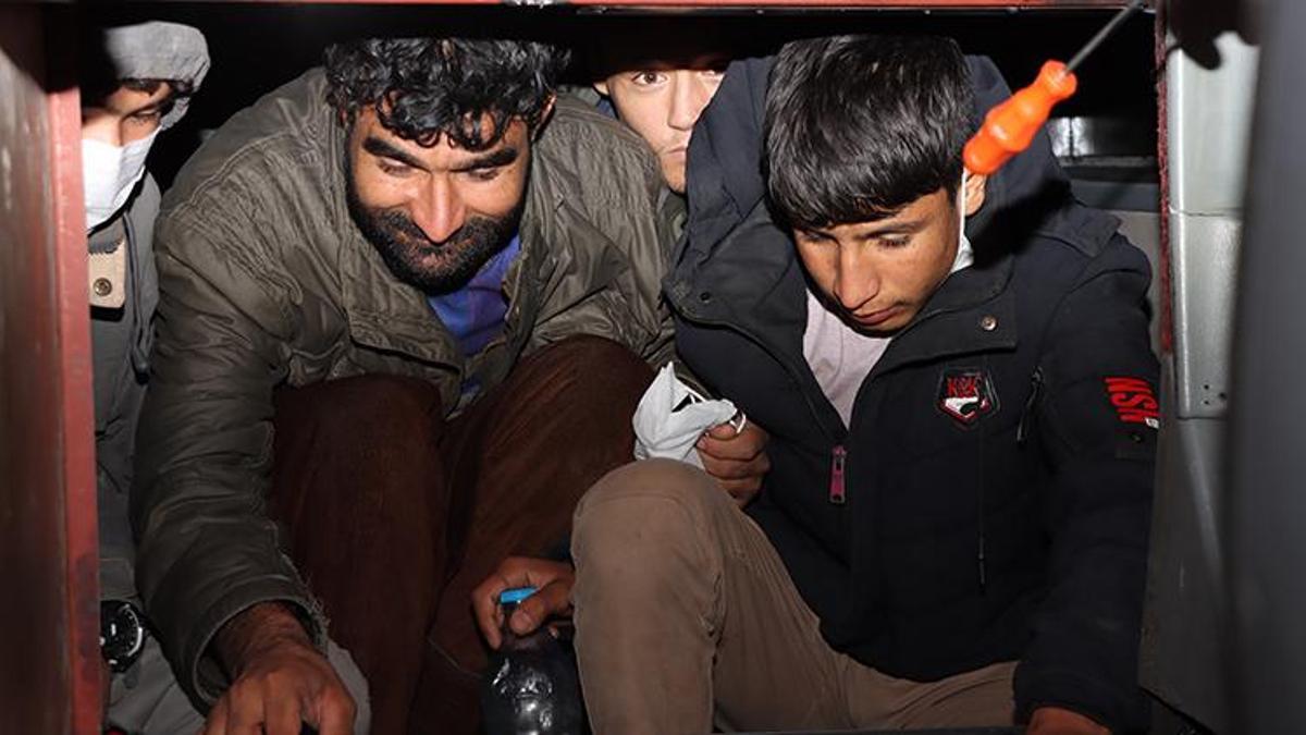 Otobüslerin gizli bölmelerinde yakalandılar! 47 kişi...