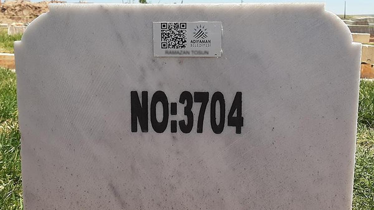 Mezar taşlarında karekod dönemi! İlk kez o ilde uygulanmaya başlandı: İçinde fotoğraf, video ve bilgileri yer alıyor...