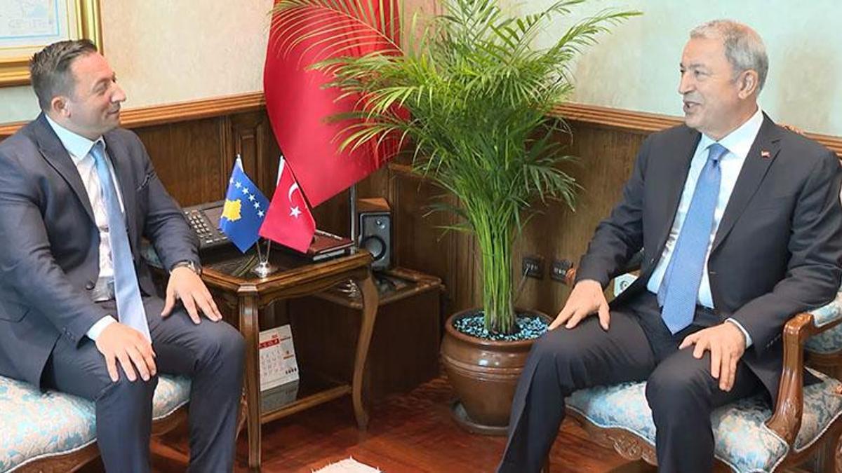 Bakan Akar, Kosovalı mevkidaşıyla görüştü
