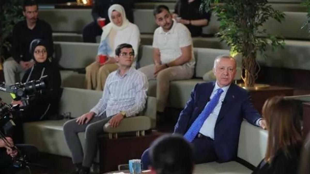 Cumhurbaşkanı Erdoğan gençlerle bir araya geldi! Önemli mesajlar: Hedef 1 milyon mülteciyi barındırmak!