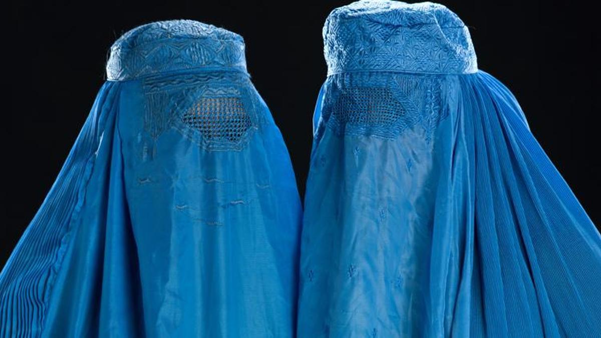 Afganistan'da kadın sunucu ve muhabirler yüzlerini kapatacak