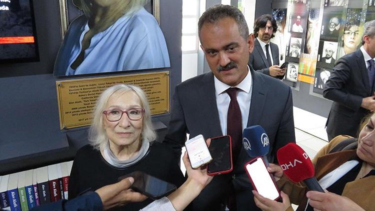 Bakan Özer, Kadıköy Alev Alatlı BİLSEM'i ziyaret etti