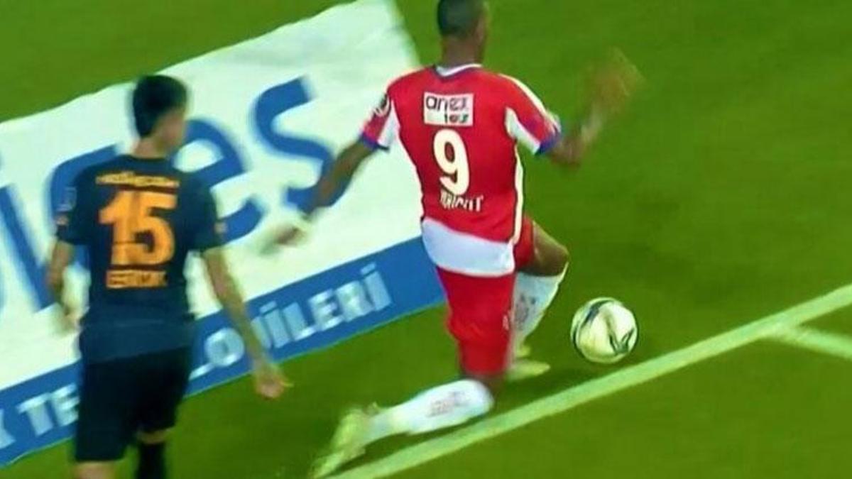 Bu pozisyon Türkiye'yi ayağa kaldırdı! Antalya'da tartışılan gol...