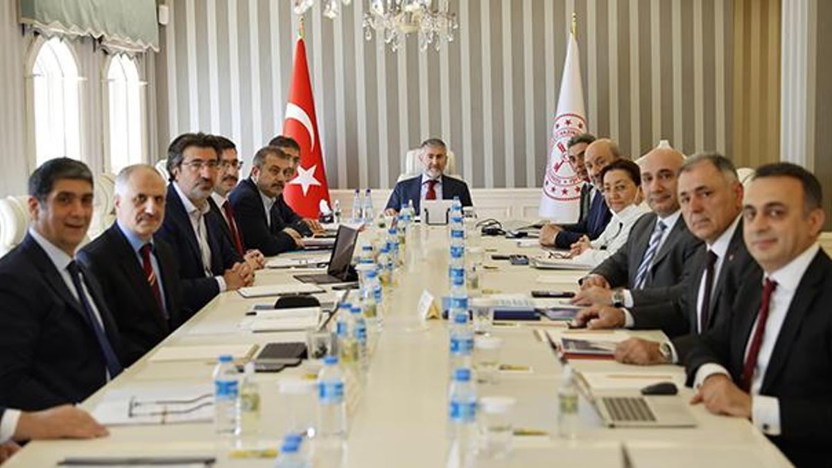 Ekonomide kritik toplantı! Bakanlık açıkladı, alınan kararlar uygulamaya geçiyor