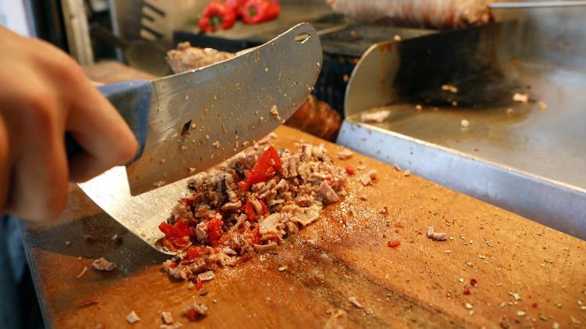 Sıcakta sokakta satılan yiyeceklere dikkat