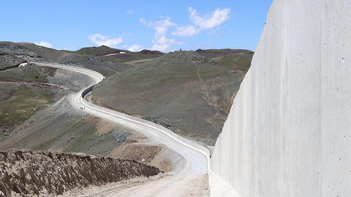 Van Valisi Balcı: Bu yılın sonuna kadar İran sınırına 150 kilometre duvar örülecek