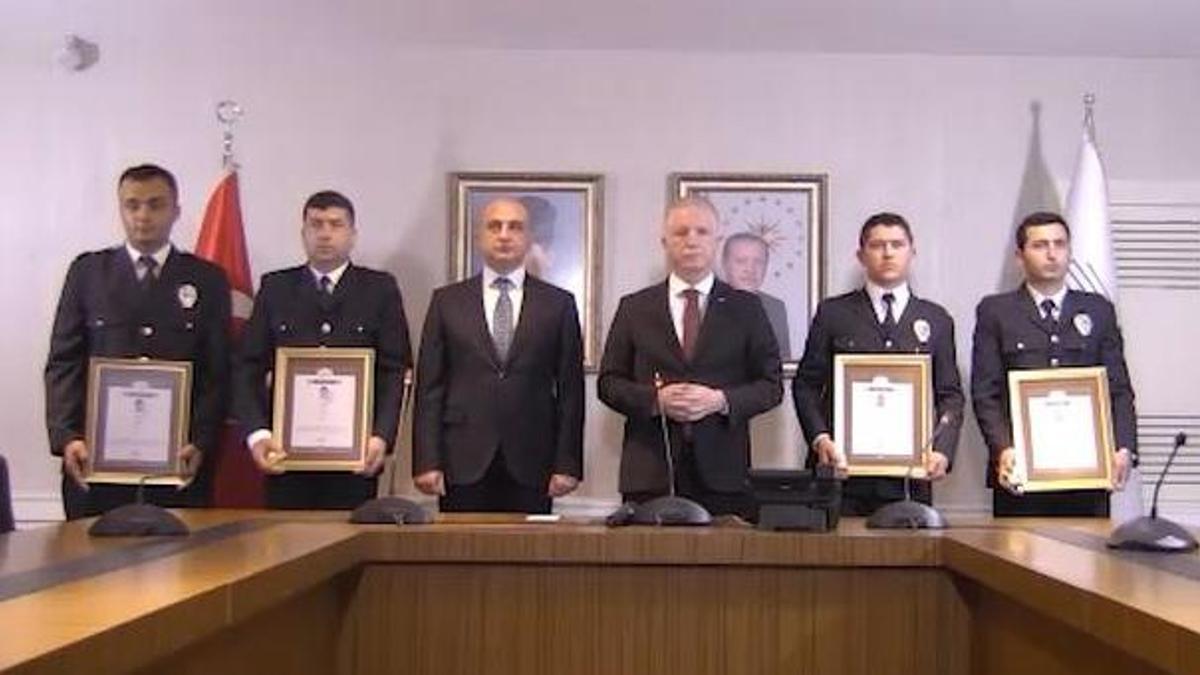 Bakan Soylu'dan saldırı girişimine anında müdahale eden polislere ödül