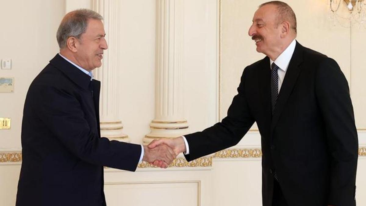 Bakan Akar ve beraberindeki TSK komuta kademesi, Aliyev ile görüştü