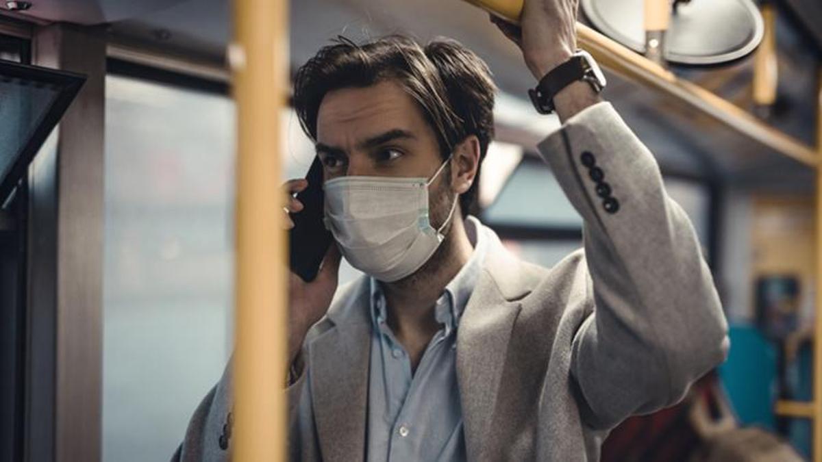 Toplu taşımada maske zorunluluğu kalktı mı? Otobüste maske zorunlu mu? İşte Bakan Koca’dan maske açıklaması!