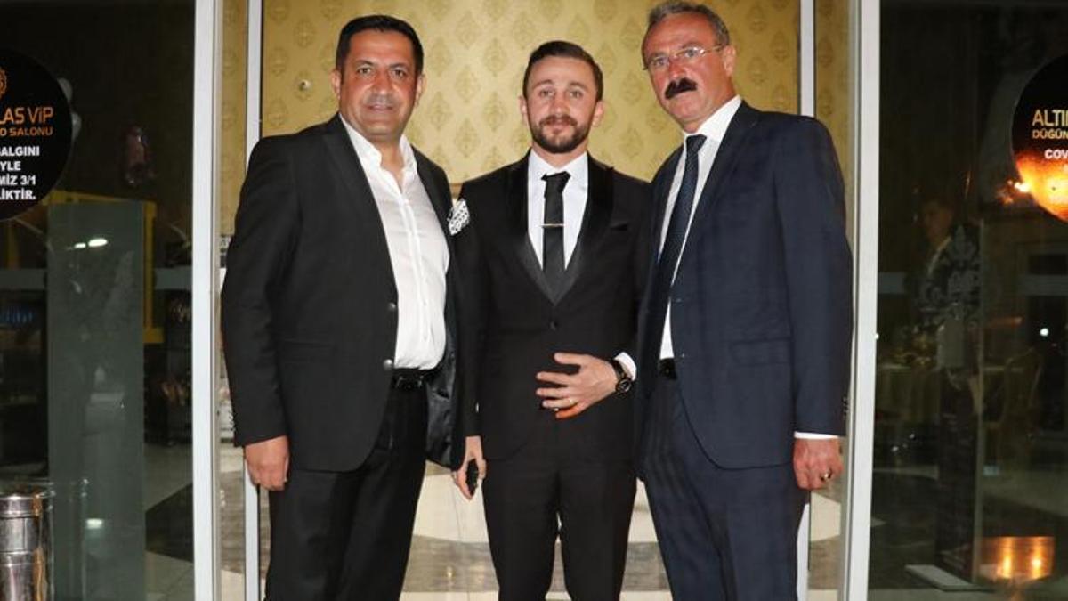 Aşiret düğününde damat ve geline takılan para şok etti! Görülmemiş rakam