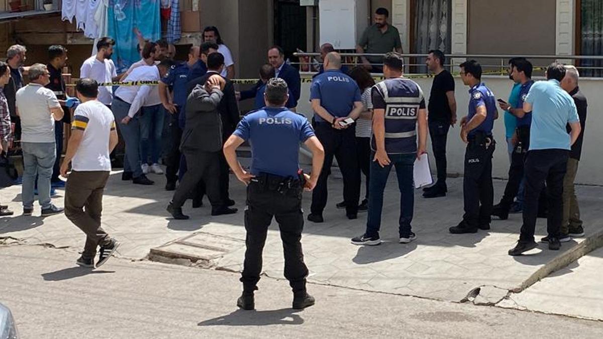 Eşini öldürüp, kızını yaralayarak intihar etti