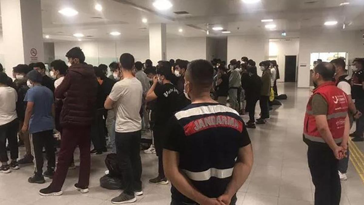 236 Afgan göçmen ülkelerine gönderildi!