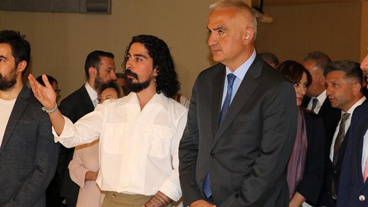 Bakan Ersoy, 'Başkent Kültür Yolu Festivali' sergilerini gezdi