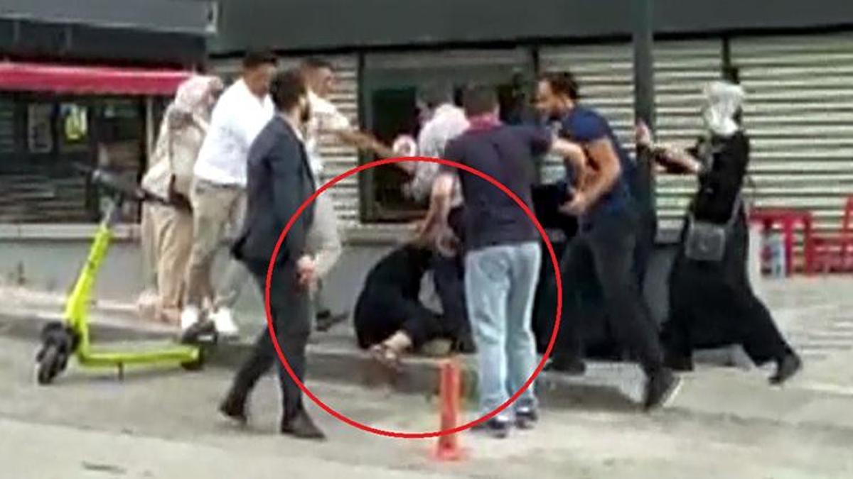 Adliye önünde tekme tokat birbirlerine girdiler!